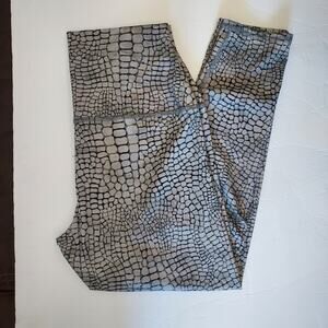 Evolution & Creation Gray Snake Skin Print Athletic Pants Size M